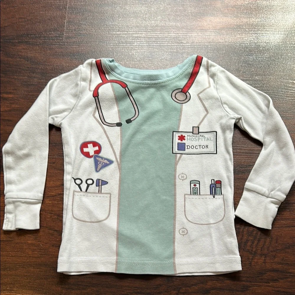 Old Navy Toddler Boy’s Pajama Set with Doctor Theme Sz 2T